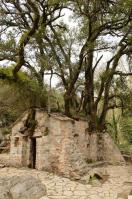 Чудо храм с деревьями в Греции