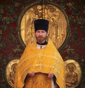 Cвященник Александр Лебедев.